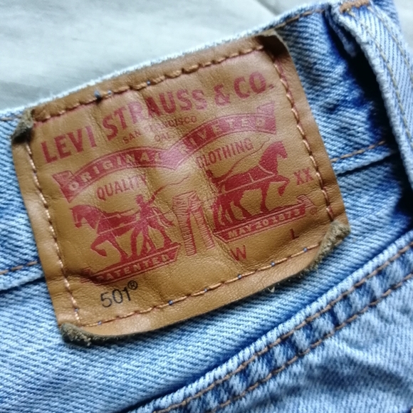 OLD LEVI'S 501 Denim Shorts Cut Off Fray Hem Button Fly 100% Cotton Red Tab W29 - Picture 8 of 8